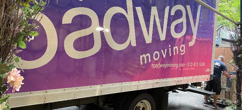 Roadway moving truck 