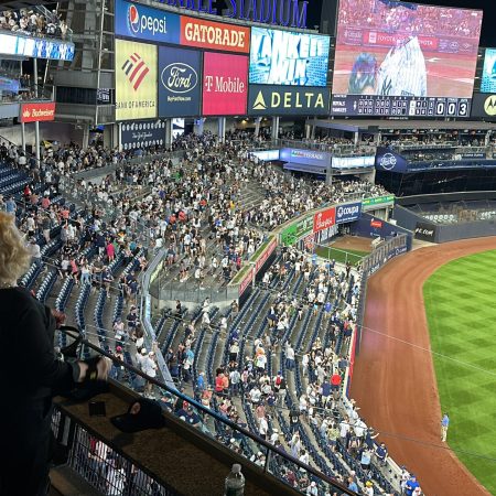 roadway_moving-yankees_suite_event_july-scaled.jpg